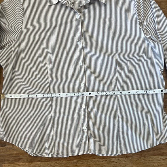Old Navy Women's Tan and White Striped Button Down Shirt - Picture 4 of 4